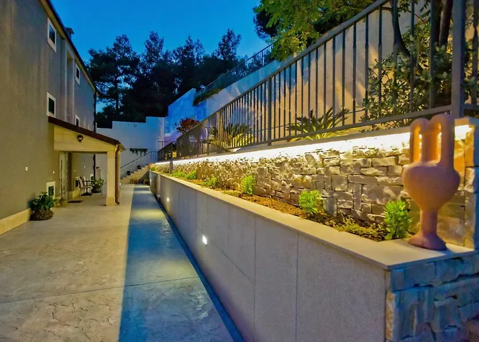 Island Hvar Seaside Levanda With Beach, Pool & Seaview Apartamento