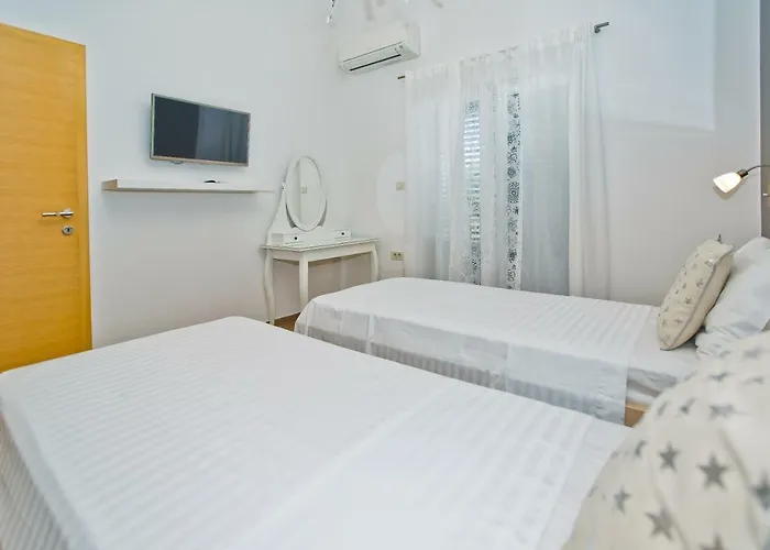 Apartamento Island Hvar Seaside Levanda With Beach, Pool & Seaview *