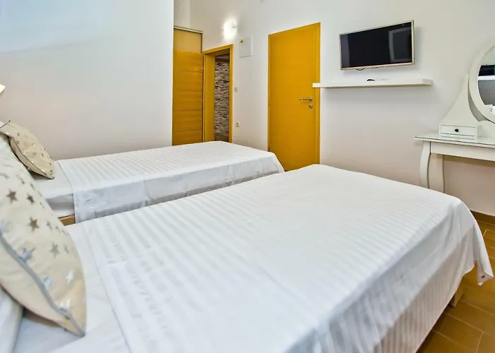 Apartamento Island Hvar Seaside Levanda With Beach, Pool & Seaview *