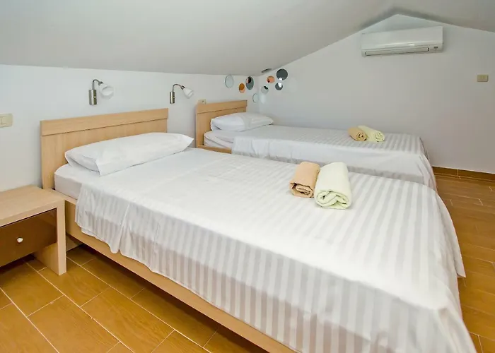 Island Hvar Seaside Levanda With Beach, Pool & Seaview Apartamento *