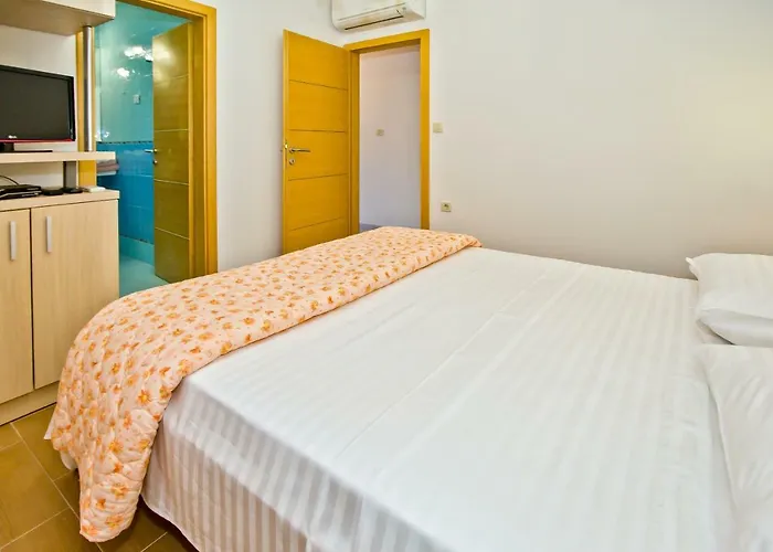 Apartamento Island Hvar Seaside Levanda With Beach, Pool & Seaview *
