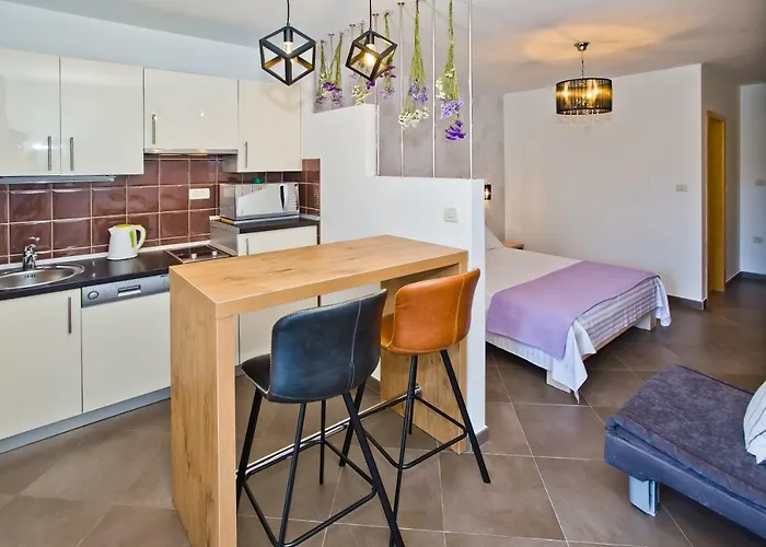 Island Hvar Seaside Levanda With Beach, Pool & Seaview Apartamento