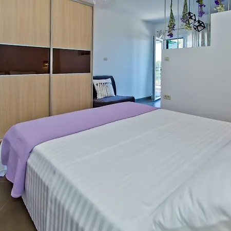 Island Hvar Seaside Levanda With Beach, Pool & Seaview شقة