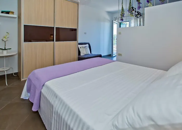 Island Hvar Seaside Levanda With Beach, Pool & Seaview Apartment